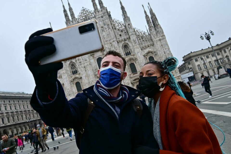 Italia er blant landene som kan være i ferd med å nå smittetoppen av omikronbølgen snart. Her turister i Milano tidlig i januar. Italia er blant landene som kan være i ferd med å nå smittetoppen av omikronbølgen snart. Her turister i Milano tidlig i januar.