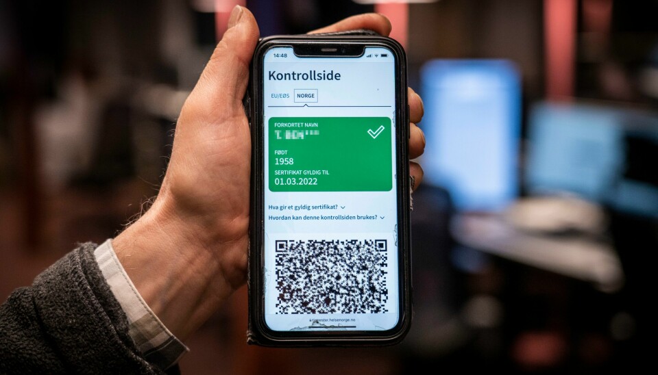 Fra 30. juni fjernes EUs koronasertifikat fra Helsenorges sider. Omikronvarianten av koronaviruset gjør at Helsedirektoratet og Folkehelseinstitutter er uenige om nytten av koronapass innenlands.Foto: Ole Berg-Rusten / NTB