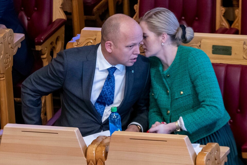 I Senterpartiet blir medlemmer og politikarar møtt for den personen dei er og dei eigenskapane dei har, ikkje kva kjønn dei definerer seg som, skriver innleggsforfatterne. På bildet: Finansminister Trygve Slagsvold Vedum (Sp) og Justisminister Emilie Enger Mehl (SP)