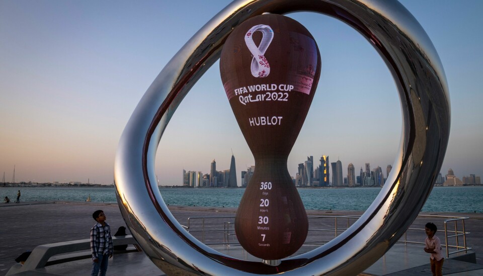 Qatar tilbyr alle innbyggere og gjestearbeidere reduserte priser på kampbilletter. Qatar tilbyr alle innbyggere og gjestearbeidere reduserte priser på kampbilletter. Foto: Darko Bandic/AP/NTB