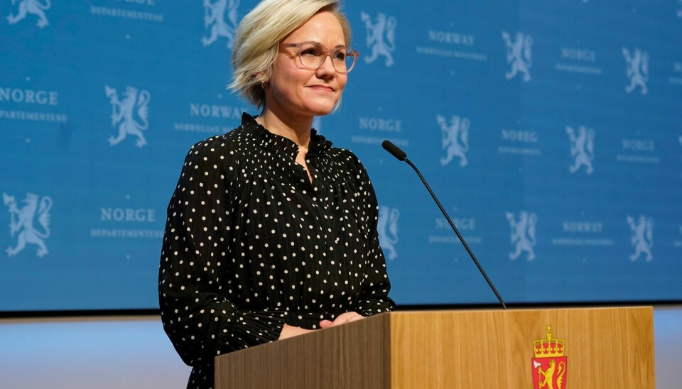 Regjeringen og helse- og omsorgsministerIngvild Kjerkol (Ap) kom med flere karantene-endringer mandag. Helse- og omsorgsministerIngvild Kjerkol (Ap) under pressekonferansen om koronasituasjonen i marmorhallen.