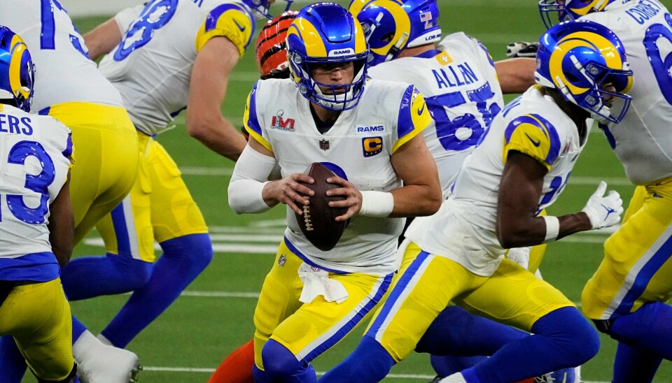 Matthew Stafford (med ballen) førte Los Angeles Rams til seier i Superbowl mot Cincinnati Bengals ved å regissere et siste angrep som vendte 16-20 til 23-20 i sluttminuttene. Matthew Stafford (med ballen) førte Los Angeles Rams til seier i Superbowl mot Cincinnati Bengals ved å regissere et siste angrep som vendte 16-20 til 23-20 i sluttminuttene. Foto: Elaine Thompson, AP / NTB