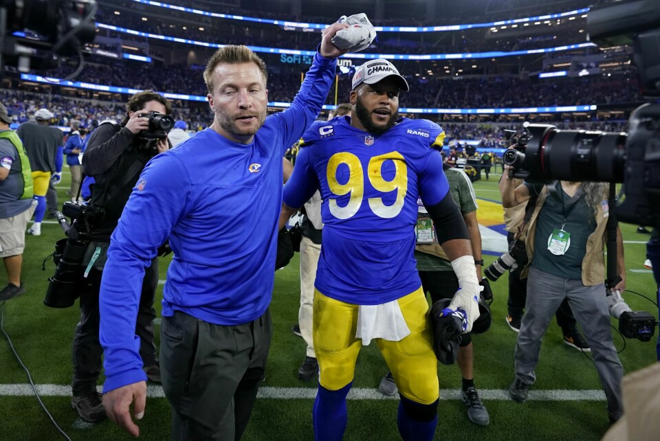 Los Angeles Rams er klare for Superbowl. Aaron Donald (t.h) var nok en gang sentral for laget fra Los Angeles i NFL-semifinalen mot San Francisco 49ers. Los Angeles Rams er klare for Superbowl. Aaron Donald (t.h) var nok en gang sentral for laget fra Los Angeles i NFL-semifinalen mot San Francisco 49ers. Foto: Marcio Jose Sanchez / AP / NTB