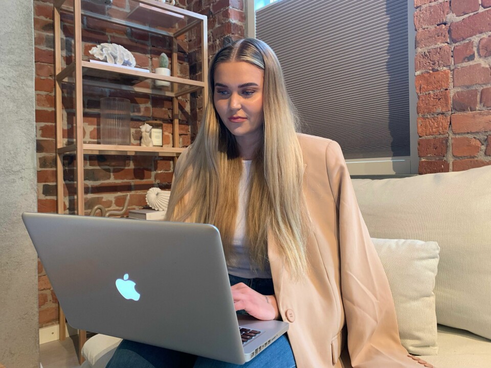 Siv Meyer, kjent fra Ex On The Beach, er fornøyd med første halvåret som student på studiet toll, vareføring og grensekontroll. Siv Meyer, kjent fra Ex On The Beach, er fornøyd med første halvåret som student på studie toll, vareføring og grensekontroll.