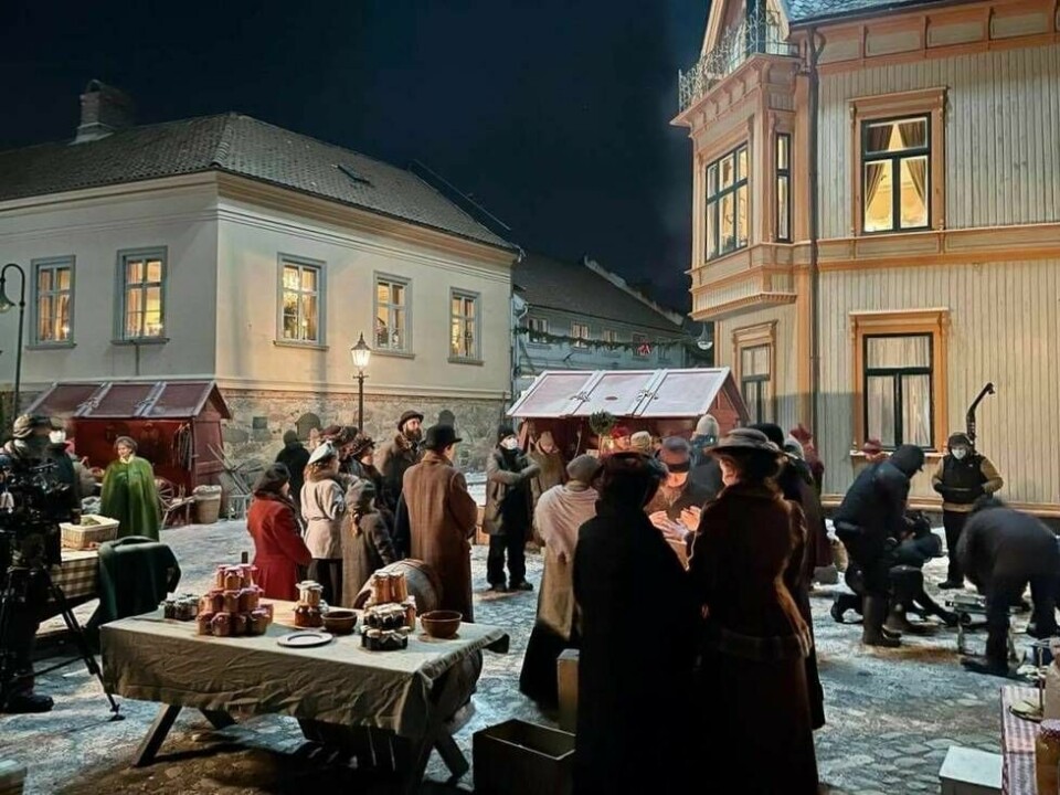 I tre uker gjorde produksjonsselskapet Monster opptak til julekalenderen «Kristiania magiske tivolitheater» i Gamlebyen, Fredrikstad. I tre uker gjorde produksjonsselskapet Monster opptak til julekalenderen «Kristiania magiske tivolitheater» i Gamlebyen, Fredrikstad.