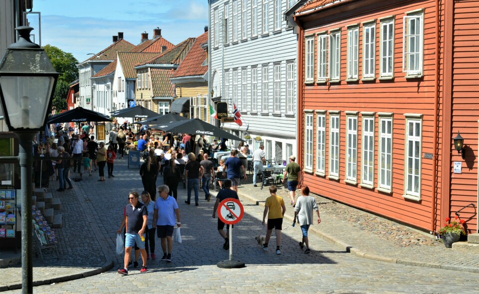 Som et av Norges mest populære turistmål viser den godt bevarte festningsbyen at den også er levende. Mange næringsdrivende melder om godt besøk og en solid omsetning de siste to årene. Som et av Norges mest populære turistmål viser den godt bevarte festningsbyen at den også er levende. Mange næringsdrivende melder om godt besøk og en solid omsetning de siste to årene.