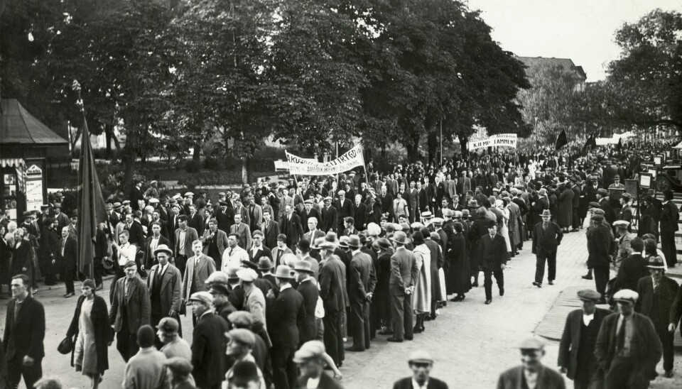 Hungermarsjen passerer Ankerbrua i Oslo den 21. juni 1932 etter å ha gått 57 mil fra Trondheim. På Ankertorget møtte de deltakerne fra Østfold og gikk sammen til Youngstorget hvor det var taler. To korps og 10.000 mennesker tok dem imot. Hungermarsjen passerer Ankerbrua i Oslo den 21. juni 1932 etter å ha gått 57 mil fra Trondheim. På Ankertorget møtte de deltakerne fra Østfold og gikk sammen til Youngstorget hvor det var taler. To korps og 10.000 mennesker tok dem imot.