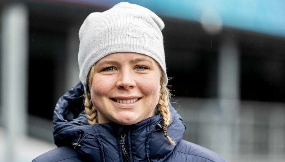 Maren Lundby spøkte med Emil Iversen etter langrennsløperens skuffende etappe på stafetten i OL. Maren Lundby spøkte med Emil Iversen etter langrennsløperens skuffende etappe på stafetten i OL. Foto: Geir Olsen / NTB