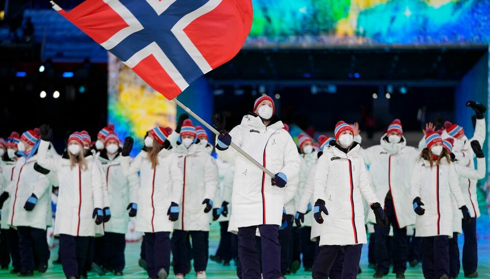 Kjetil Jansrud og Kristin Skaslien i spissen for Norges tropp under åpningsseremonien for de 24. vinterlekene, som ble åpnet i Beijing fredag. Kjetil Jansrud og Kristin Skaslien i spissen for Norges tropp under åpningsseremonien for de 24. vinterlekene, som ble åpnet i Beijing fredag. Foto: AP / Jae C. Hong / NTB.