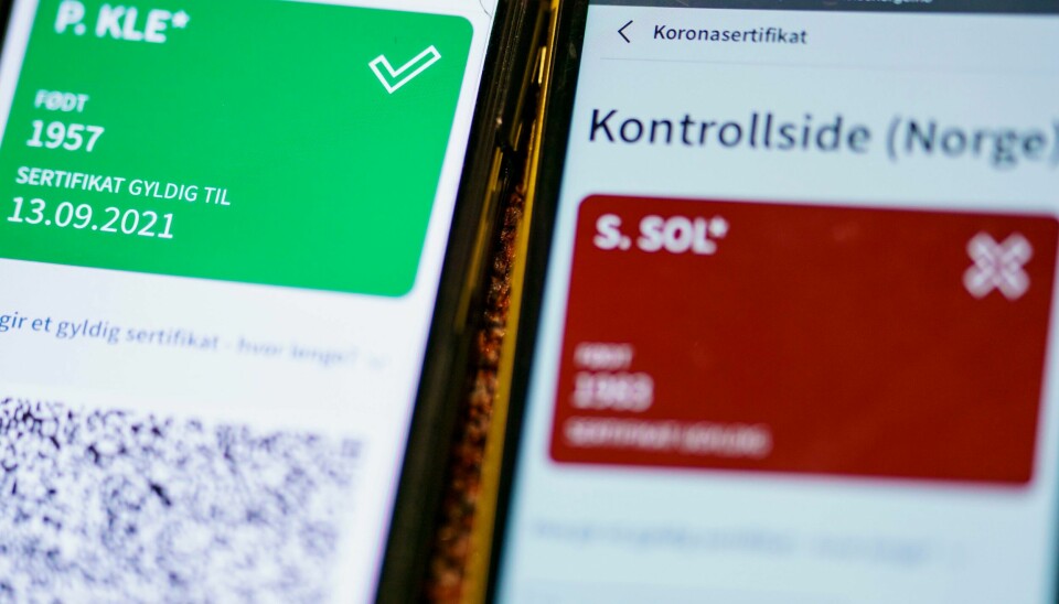 Personer som er vaksinerte med vaksiner godkjent i Storbritannia, USA og av WHO får lettelser i innreisekarantene til Norge. Foto: Stian Lysberg Solum / NTB