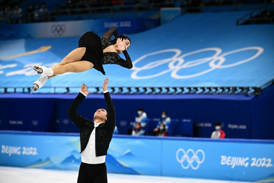 Kinas Sui Wenjing og Han Cong i aksjon fredag. Kinas Sui Wenjing og Han Cong i aksjon fredag.