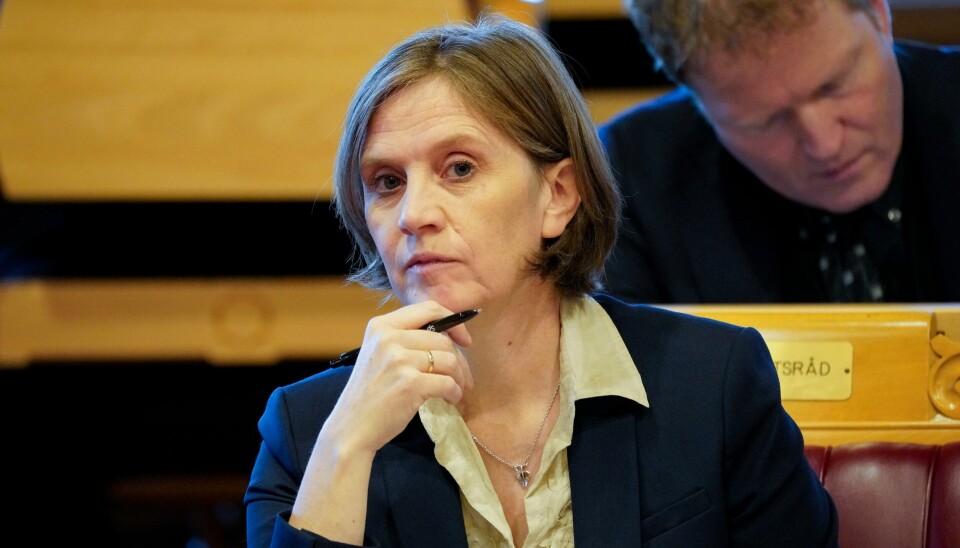 Barne- og familieminister Kjersti Toppe (Sp) kan ikke svare konkret på når regjeringens omlegging av kontantstøtten kan komme. Endringen er fortsatt under utredning. Barne- og familieminister Kjersti Toppe (Sp) vil styrke tilbud til barn, unge og familier.Foto: Terje Bendiksby / NTB