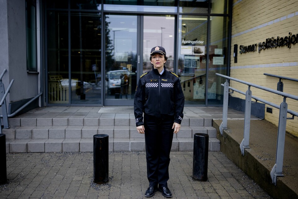 Astri Johanne Holm har kontor på Stovner politistasjon, der hun leder etterforskningen av vold i nære relasjoner og seksuallovbrudd i enhet øst i Oslo. Astri Johanne Holm er seksjonsleder for etterforskning av vold i nære relasjoner og seksuallovbrudd ved enhet øst i Oslo.