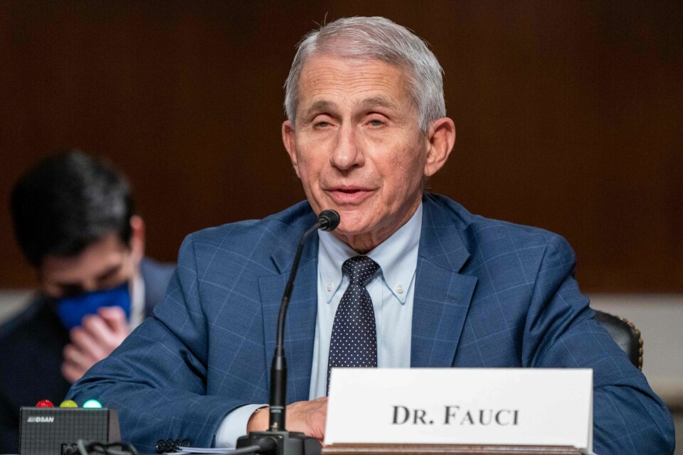 Dersom smittetallene faller og det ikke kommer noen ny variant, «kan landet begynne å gå mot det vi anser som mer normalitet», mener USAs smittevernsjef Anthony Fauci. Men han mener situasjonen for USA fortsatt er uforutsigbar. Dersom smittetallene faller og det ikke kommer noen ny variant, «kan landet begynne å gå mot det vi anser som mer normalitet», mener Anthony Fauci. Men han mener situasjonen for USA fortsatt er uforutsigbar.