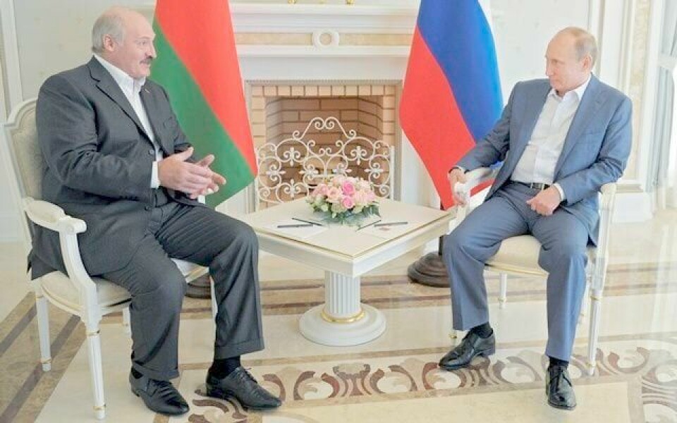 Nordisk ministerråd har besluttet å midlertidig fryse samarbeidet med Russland og Hviterussland. Avgjørelsen er en reaksjon på Russlands angrep på Ukraina. Takket være stabil støtte fra Russland og Vladimir Putin har Hviterusslands president Aleksandr Lukasjenko kunnet styre landet uavbrutt i 18 år.