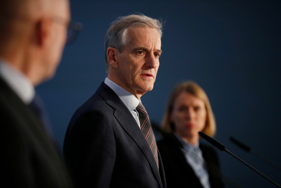 Satsminister Jonas Gahr Støres Arbeidepartiet faller til under 20 prosent på en fersk måling, som ble gjort etter at habilitetsbruddene til utenriksminister Anniken Huitfeldt (Ap) ble kjent. Arkivoto: Statsminister Jonas Gahr Støre på pressekonferansen om situasjonen i Ukraina fredag kveld. Foto: Javad Parsa / NTB