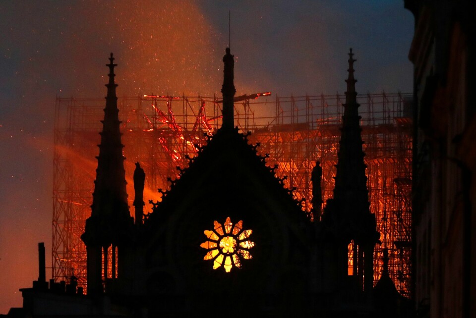 Katedralen i hjerte av Paris fikk store skader i brannen 15. april 2019. I forbindelse med restaureringsarbeidet har arkeologer gjort funn som går tilbake til det 13. og 14. århundre. Arkivfoto: Thibault Camus / AP / NTB Katedralen i hjerte av Paris fikk store skader i brannen 15. april 2019. I forbindelse med restaureringsarbeidet har arkeologer gjort funn som går tilbake til det 13. og 14. århundre. Arkivfoto: Thibault Camus / AP / NTB