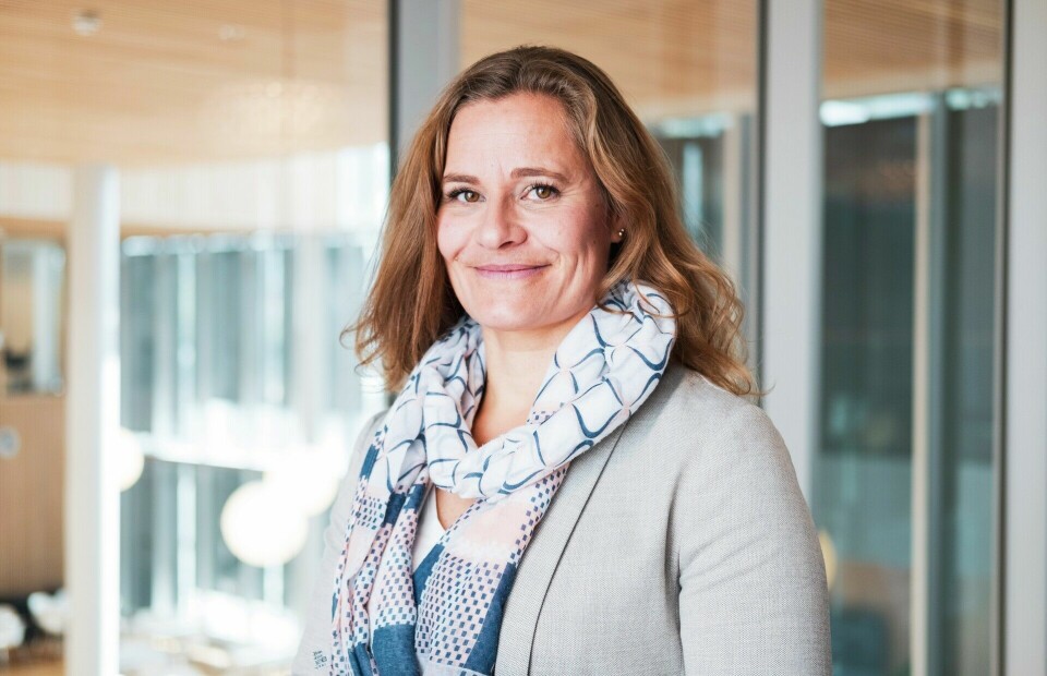 Gina Scholz, kommunikasjonssjef i Vy, sier at de tilbyr gratis togreiser til flyktninger fra Ukraina fordi situasjonen er så prekær. Gina Scholz er kommunikasjonssjef i Vy for avdeling for kommunikasjon og samfunnskontakt