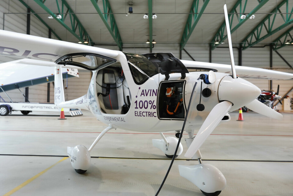 Når elektriske fly tas i bruk vil det trolig endre behovet for bygging av større flyplasser og lengre rullebaner, mener SAS og Widerøe. De første flygningene med elfly i Norge, skjedde med dette flyet i 2018. Når elektriske fly tas i bruk vil det trolig endre behovet for bygging av større flyplasser og lengre rullebaner, mener SAS og Widerøe. De første flygningene med elfly i Norge, skjedde med dette flyet i 2018.