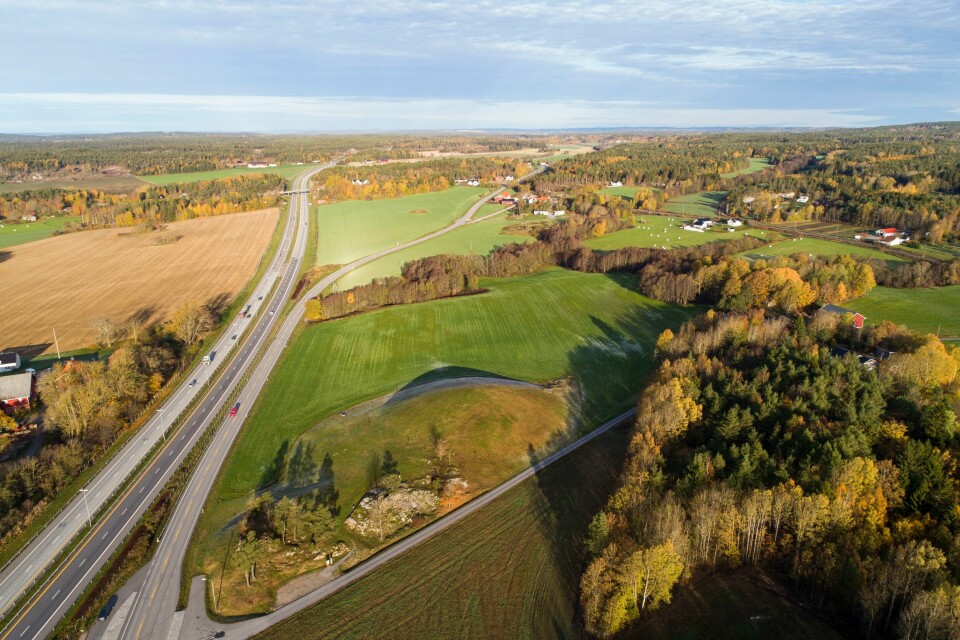 Funnet av flere langhus nær Gjellestadskipet, blant annet et på omtrent 60 meter nord for Jellhaugen, bekrefter at dette området var et maktsentrum i jernalderen og vikingtiden. Nå skal dalføret undersøkes ytterligere i prosjektet Viking Nativity: Gjellestad across borders. Funnet av flere langhus nær Gjellestadskipet, blant annet et på omtrent 60 meter nord for Jellhaugen, bekrefter at dette området var et maktsentrum i jernalderen og vikingtiden.