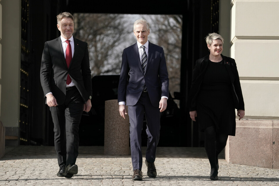 Oslo 20220307. Statsminister Jonas Gahr Støre presenterer Marte Mjøs Pedersen som ny arbeidsminister og Terje Lien Aasland som ny olje- og energiminister etter ekstraordinært statsråd på Slottet.Foto: Stian Lysberg Solum / NTB Statsminister Jonas Gahr Støre presenterte måndag Marte Mjøs Pedersen som ny arbeids- og inkluderingsminister og Terje Lien Aasland som ny olje- og energiminister etter ekstraordinært statsråd på Slottet. Foto: Stian Lysberg Solum / NTB / NPK