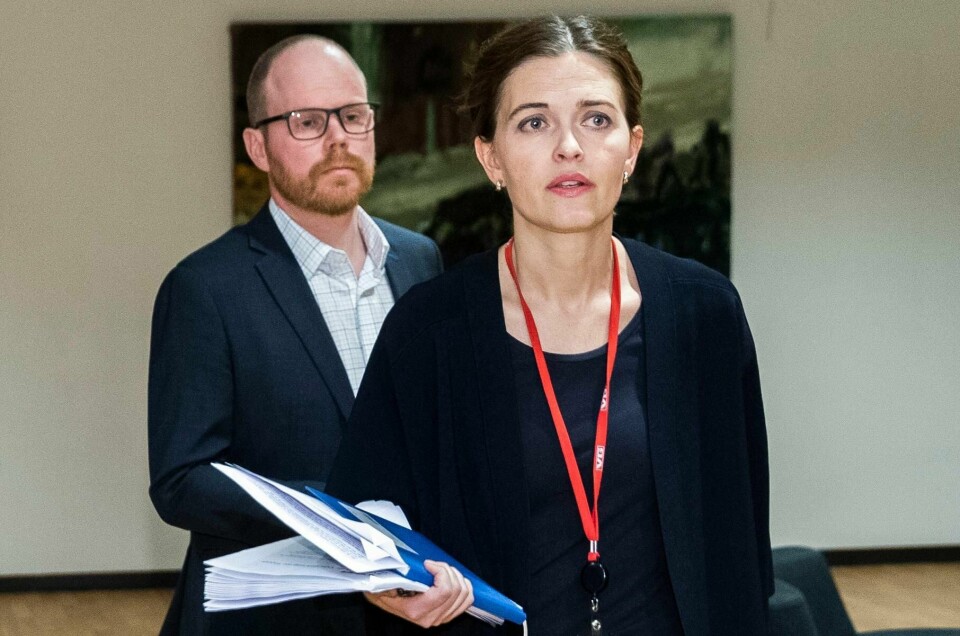 Sjefredaktør Gard Steiro og nyhetsredaktør Tora Bakke Håndlykken under presentasjonen av VGs egen evaluering av avisas dekning av dansevideoen med Trond Giske. Nå viser en undersøkelse at avisens håndtering av saken har svekket tilliten til VG spesielt og mediene generelt.