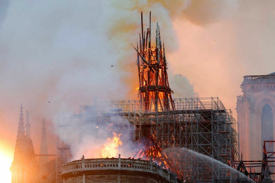 PARIS: Notre-Dame i Paris fikk store skader under brannen mandag. Brannen etterforskes som en ulykke. FOTO: FRANCOIS GUILLOT/NTB SCANPIX PARIS: Notre-Dame i Paris fikk store skader under brannen mandag. Brannen etterforskes som en ulykke. FOTO: FRANCOIS GUILLOT/NTB SCANPIX