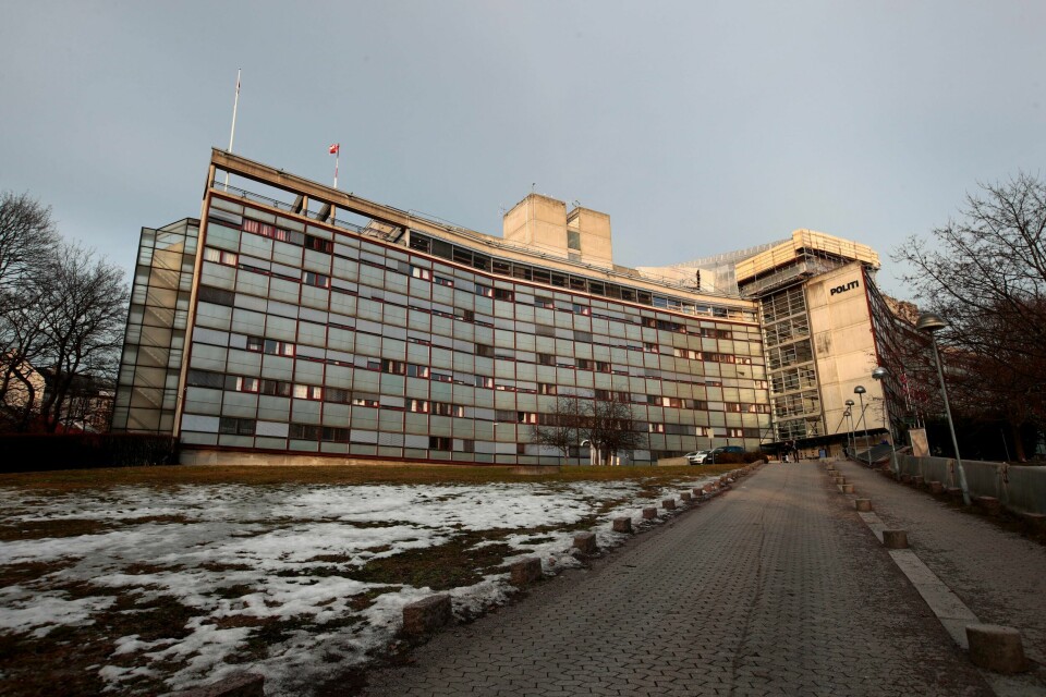 En kulturtopp er tiltalt for åtte voldtekter, ifølge Nettavisen.