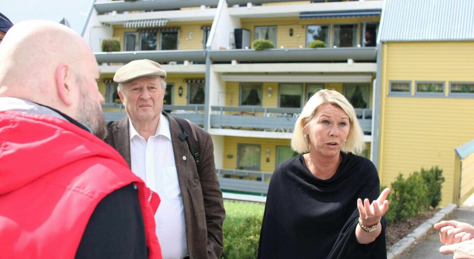 NY LOV: Kommunal og moderniseringsminister Monica Mæland (H) kommer med lovforslag som skal gjøre det enklere å hindre hyblifisering. Til venstre styreleder i Vestli vel, Annstein Garnes og bystyrerepresentant Odd Einar Dørum (V). FOTO: TOM VESTRENG