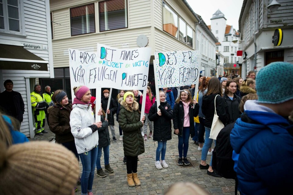 Klimastreikende skoleelever i Arneageren i Stavanger i mars i år. Klimastreiken er i gang
Arneageren er fylt med elever som streiker for klima.
klimastreik skoleungdom skoleelever klimademonstrasjon demonstrasjon