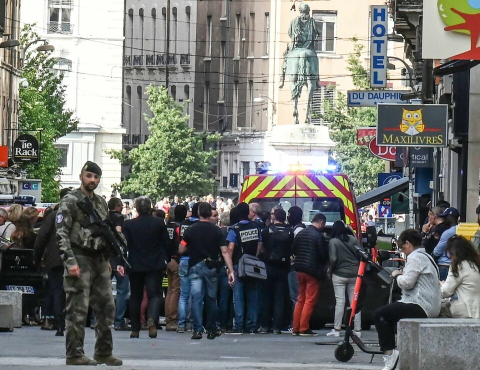 French security and emergency workers arrives at the scene of a suspected package bomb blast along a pedestrian street in the heart of Lyon, southeast France, the local prosecutors' office said on May 24, 2019. - Several people were wounded by a suspected package bomb blast on a pedestrian street in the heart of Lyon in southeastern France, the local prosecutors' office said. The area where the explosion occurred, on the narrow strip of land between the Saone and Rhone rivers in the historic city centre, has been evacuated, according to AFP journalists at the scene. (Photo by PHILIPPE DESMAZES / AFP)