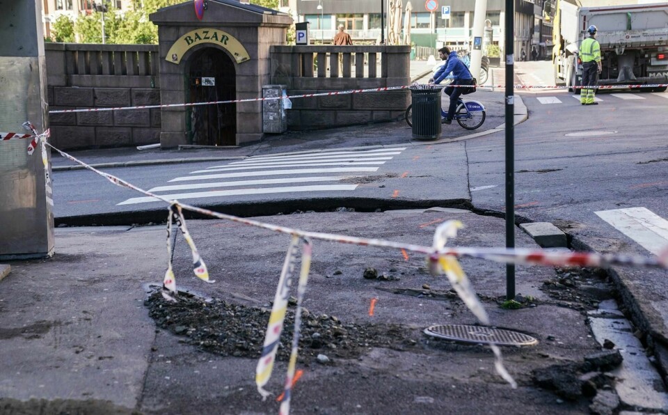 Skadene etter nattens massive vannlekkasje i krysset Møllergata/Youngs gate i Oslo sentrum var langt på vei reparert onsdag morgen.
