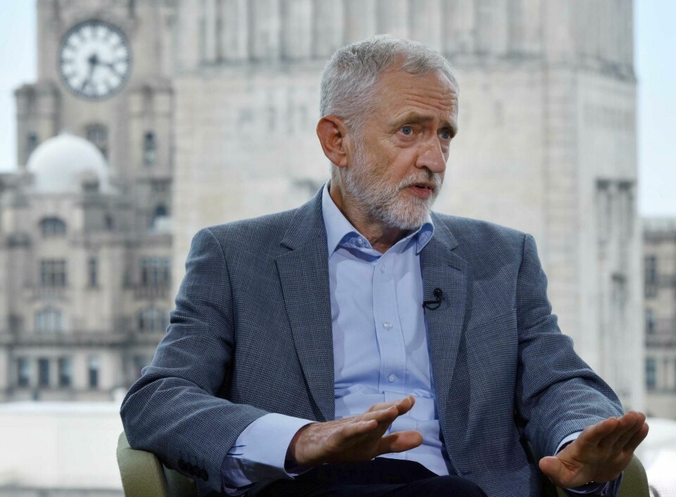 KOMMER IKKE: Jeremy Corbyn er imot at den røde løperen rulles ut for Trump, og kommer ikke på middag. FOTO: NTB SCANPIX KOMMER IKKE: Jeremy Corbyn er imot at den røde løperen rulles ut for Trump, og kommer ikke på middag. FOTO: NTB SCANPIX