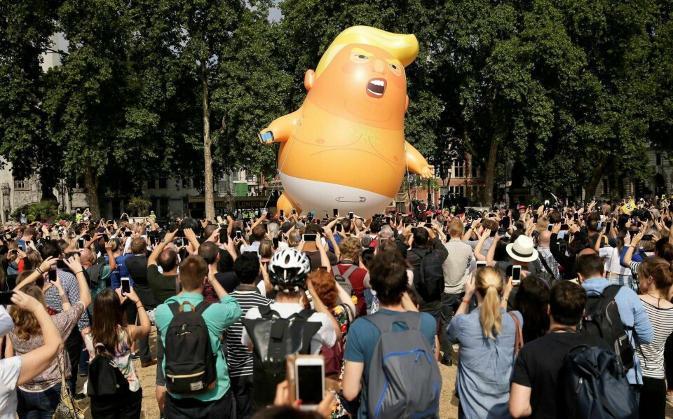 Slik gikk det forrige gang. Demonstranter holdt en kjempeballong av Trump som baby i London.
