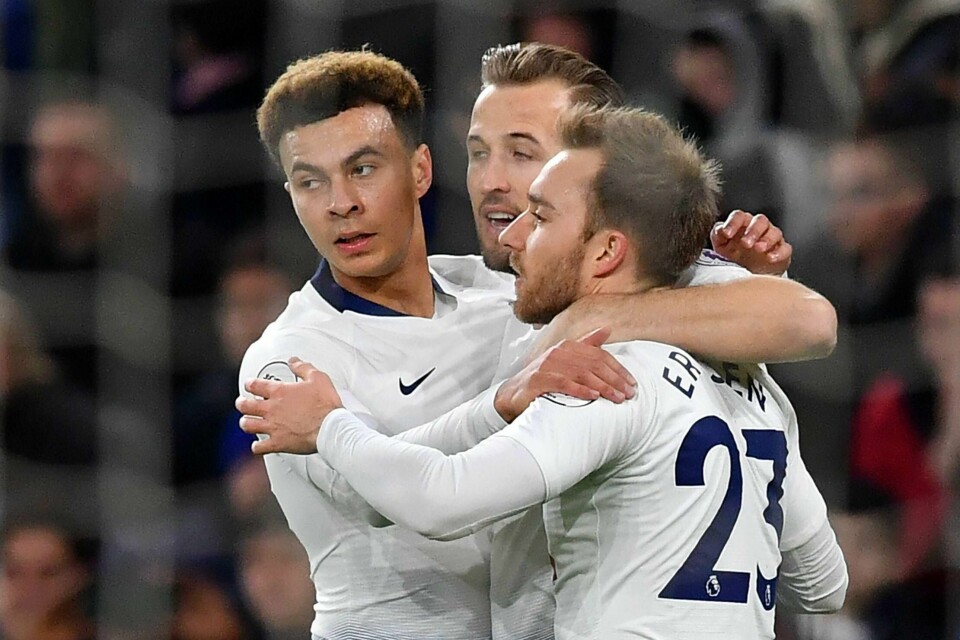 Christian Eriksen (t.h.) er sammen med Dele Alli (t.v.) og Harry Kane (midten) en av Tottenhams største stjerner. Nå kan han være på vei vekk. Foto: Ben Stansall/AFP/NTB scanpix