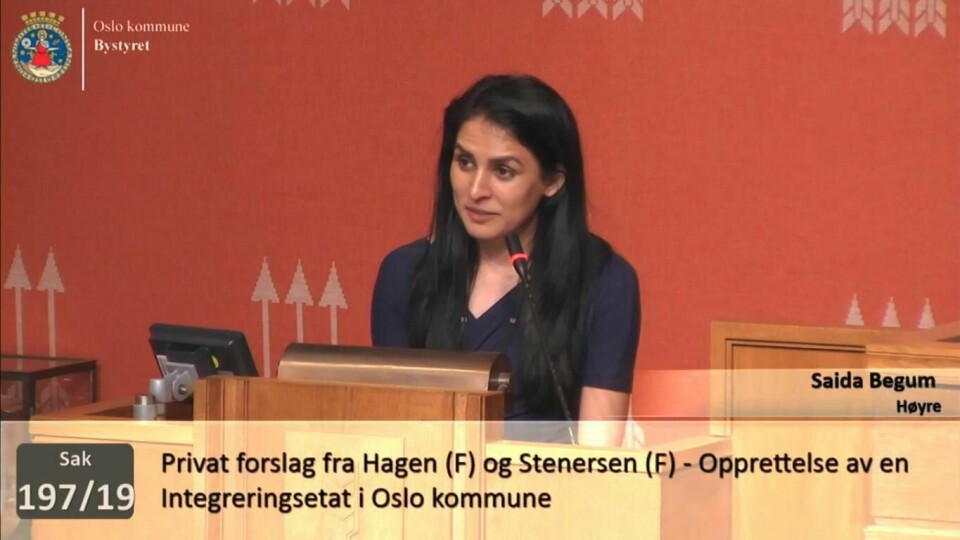 Ordførerkandidat Saida Begum holdt et følelseslada innlegg mot Fremskrittspartiets Carl I. Hagen.