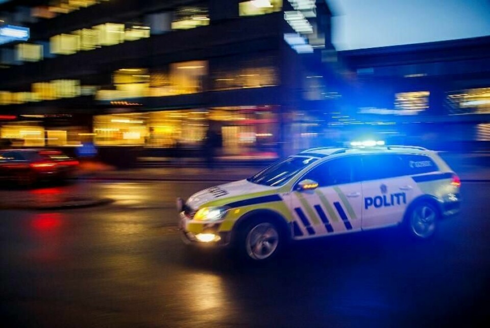 Anmeldt for kjøring i påvirket tilstand og uten gyldig førerkort.