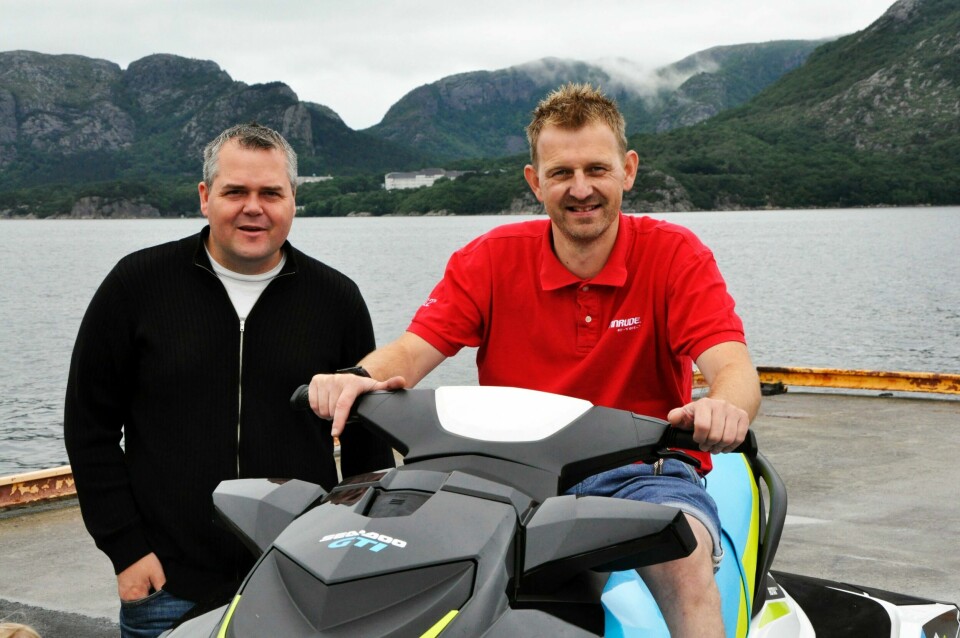 Roy Steffensen (Frp) og selgeren Erik Liland liker dårlig dagens regelverk, og ønsker endringer raskt. FOTO: EIGIL KLOSTER OSMUNDSEN