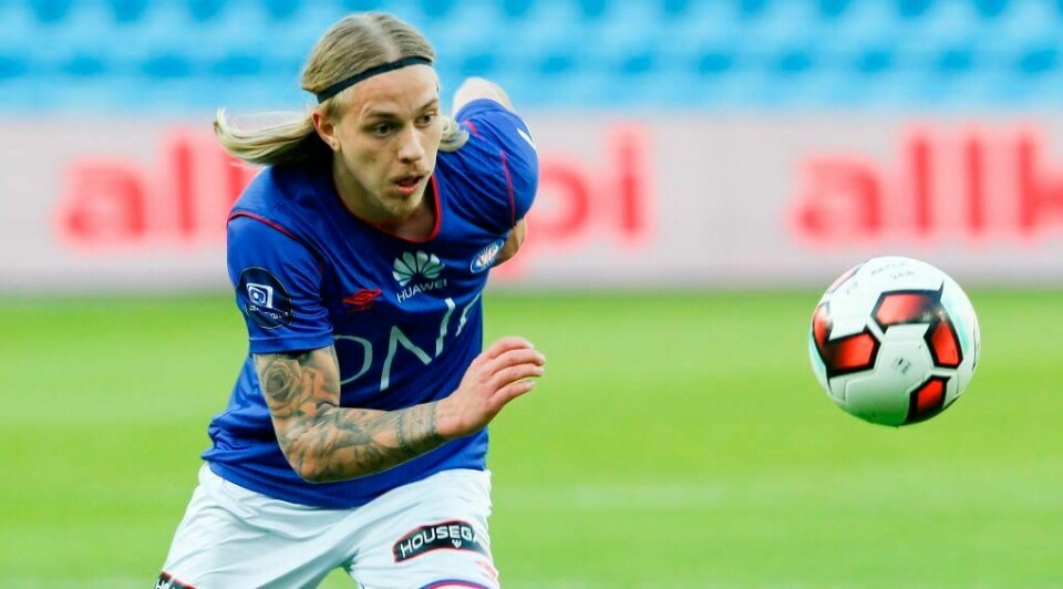 VIF jobber med å få til salg eller utleie av islandske Elías Már Òmarsson.