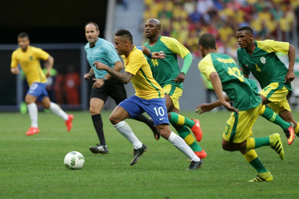 Neymar løp og løp, men klarte aldri å løpe fra de sørafrikanske forsvarsspillerne i åpningskampen torsdag kveld.