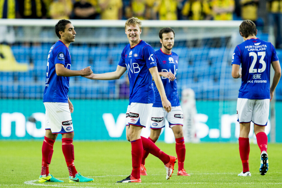 Simen Juklerød har sendt avgårde kveldens prosjektil på Ullevaa og gratuleres av Moa Abdellaoue. Simen Juklerød har sendt avgårde kveldens prosjektil på Ullevaa og gratuleres av Moa Abdellaoue.
