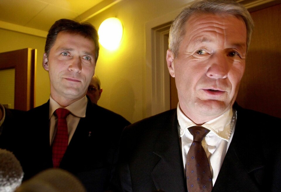 HUSKES BEST: Ap-toppene Thorbjørn Jagland (t.h.) og Jens Stoltenberg var tilsynelatende enige etter deres møte om Arbeiderpartiets lederstruktur i Stortinget, står det i NTB Scanpix’ bildetekst fra 2002. FOTO: TOR RICHARDSEN