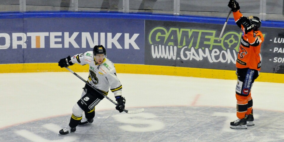 Dennis Sveum var rasende etter at Oilers kollapset mot Frisk Asker. Tre skudd på mål i tredje periode er i nærheten av absolutt lavmål i tiden i DNB Arena og klubbveteranen la ikke skjul på det. FOTO: ESPEN IVERSEN