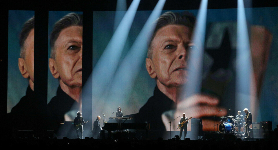 Bildene av artisten fra «Blackstar»-albumet er også blitt ikoniske etter hans død. I februar 2016 framførte bandet hans en hyllest under Brit Awards. Bildene av artisten fra «Blackstar»-albumet er også blitt ikoniske etter hans død. I februar 2016 framførte bandet hans en hyllest under Brit Awards.