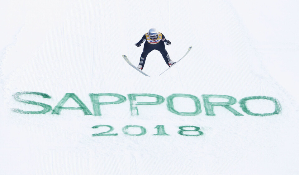 Akkuret nå er Marebn Lundby verdens beste kvinnelige skihopper. Her lander hun i Sapporo i natt. Akkuret nå er Marebn Lundby verdens beste kvinnelige skihopper. Her lander hun i Sapporo i natt.