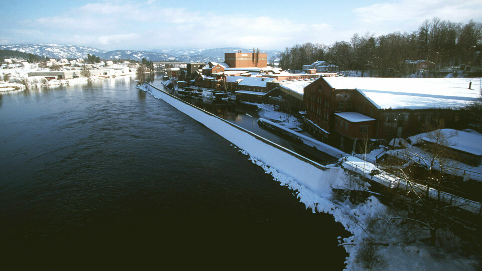 Ulefos Jernværk i Ulefoss er Norges eldste jernverk. Her er et 20 år gammelt bilde, men vi regner med at det ser omtrent likt ut i dag. Ulefos Jernværk i Ulefoss er Norges eldste jernverk. Her er et 20 år gammelt bilde, men vi regner med at det ser omtrent likt ut i dag.