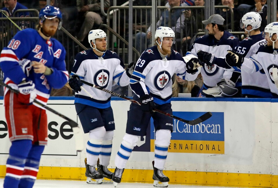 Patrik Laine, med nummer 29 på ryggen og skulderen, sørget for samtlige mål da Jets slo Rangers 3–0.