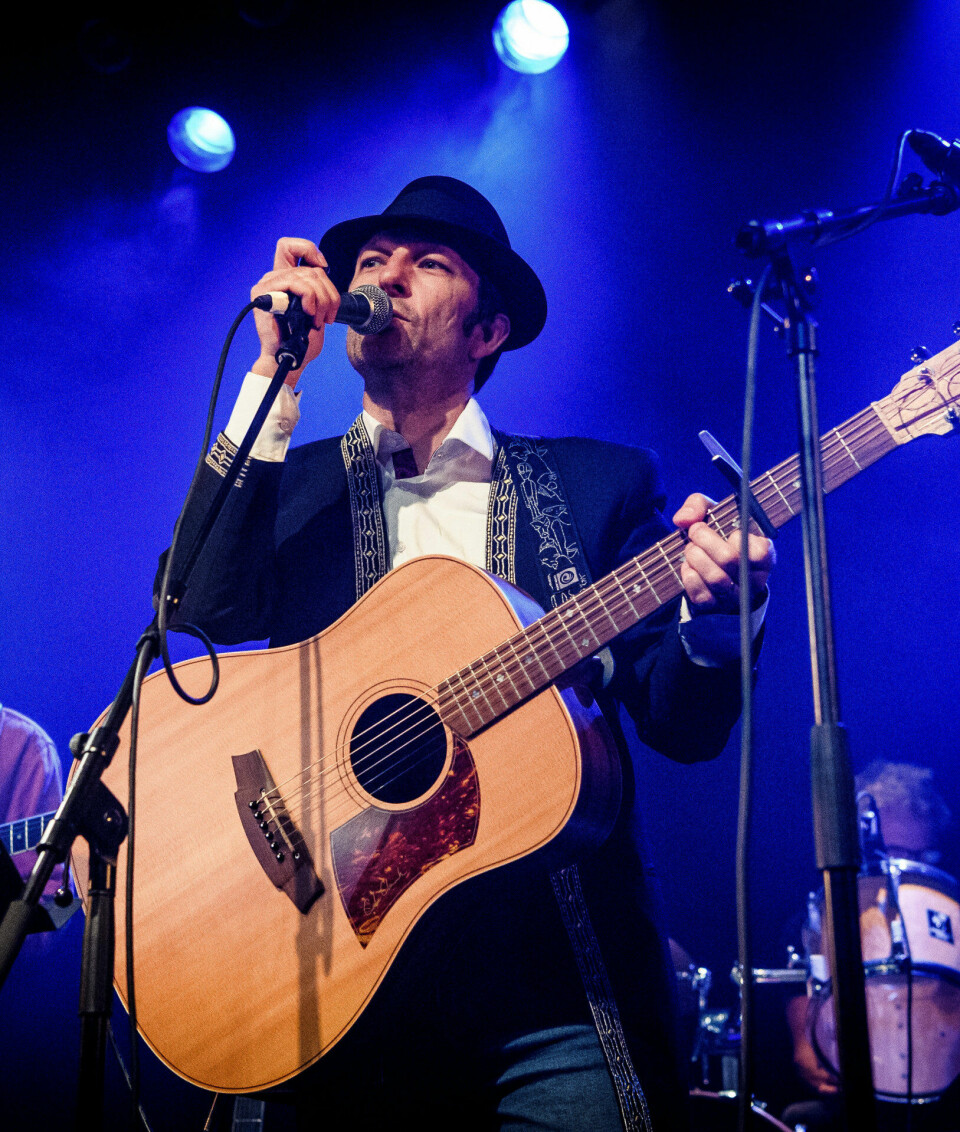 Tom Roger Aadland spiller sin nynorske Dylan-versjon under Johan Halvorsen Musikkfest. Tom Roger Aadland spiller sin nynorske Dylan-versjon under Johan Halvorsen Musikkfest.