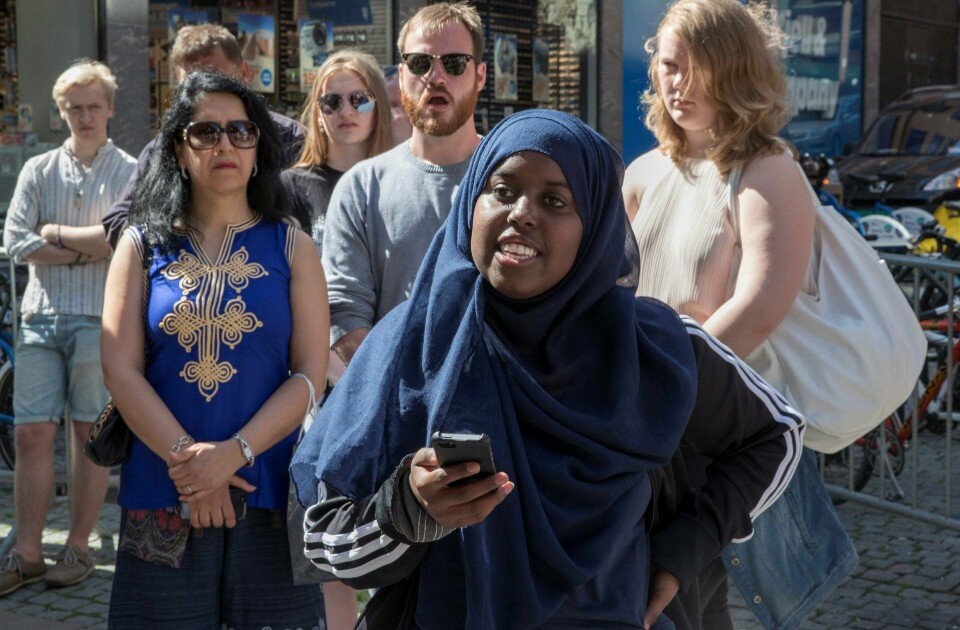 APPELL: Sumaya Jirde Ali holdt appell mot den høyreorienterte østerrikeren Marin Sellner som deltok i et arrangement på Eldorado Bokhandel i Oslo i mai i fjor. FOTO: VIDAR RUUD/NTB SCANPIX