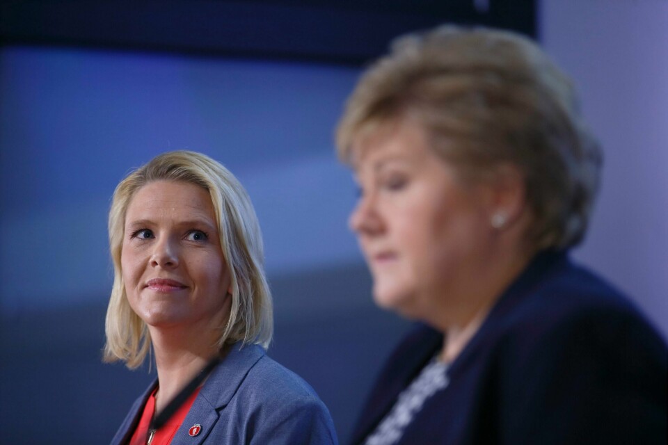 Statsminister Erna Solberg (H) skal ha bedt justisminister Sylvi Listhaug (Frp) om å slette statsrådens omstridte Facebook-innlegg.